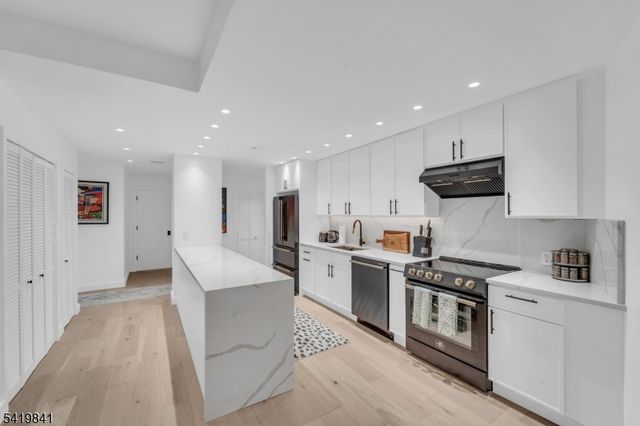 101 Shearwater Ct 25, Jersey City, NJ 07305