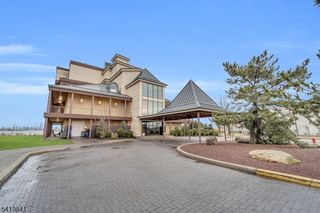 101 Shearwater Ct 25, Jersey City, NJ 07305