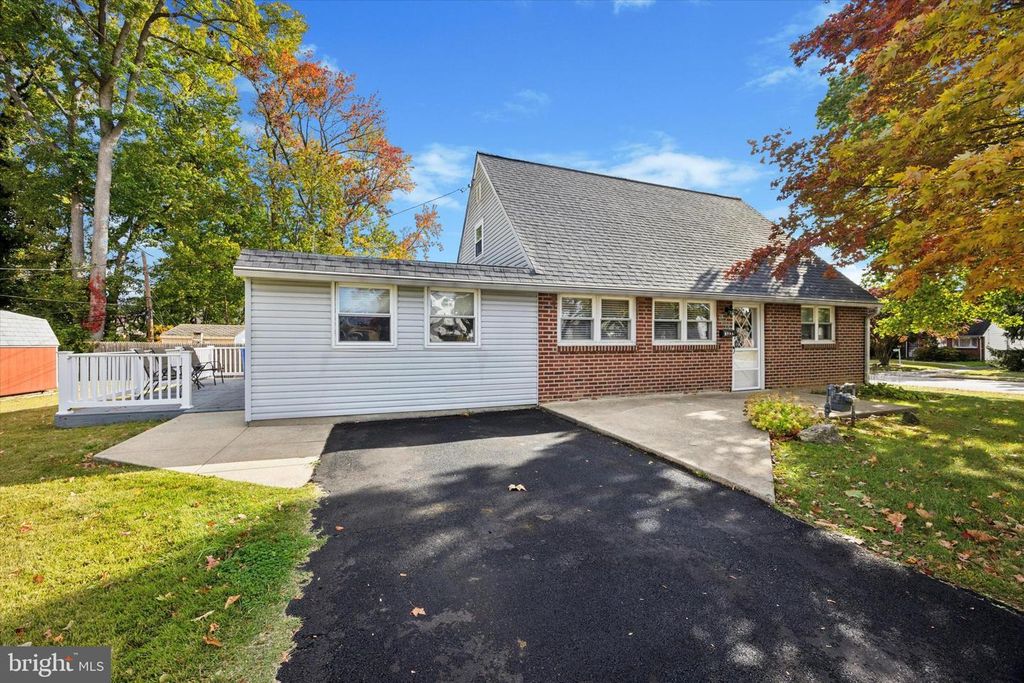 2815 QUAINT ST, Secane, PA 19018