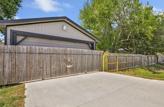 15816 Ramsey Road, Crosby, TX 77532
