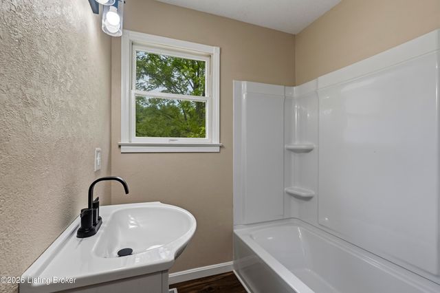 3884 Rineyville Rd, Elizabethtown, KY 42701