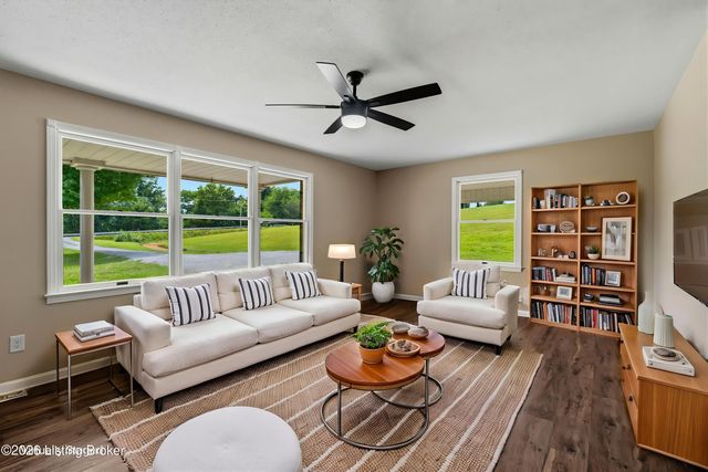 3884 Rineyville Rd, Elizabethtown, KY 42701