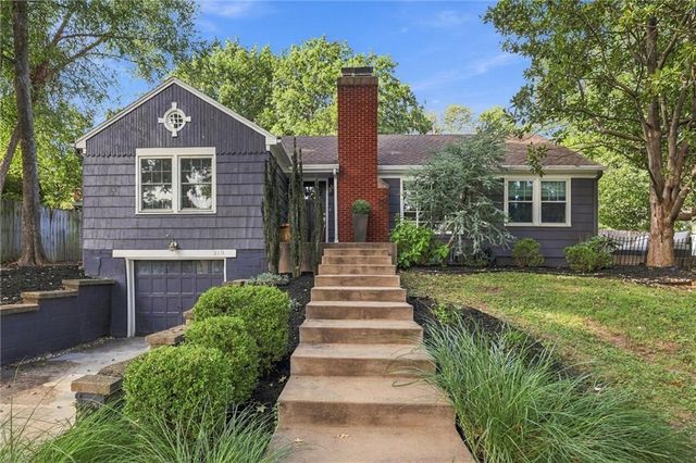 210 E Winthrope Road, Kansas City, MO 64113
