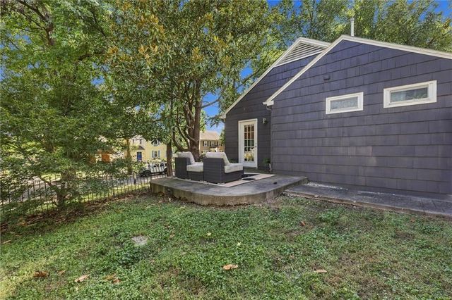 210 E Winthrope Road, Kansas City, MO 64113