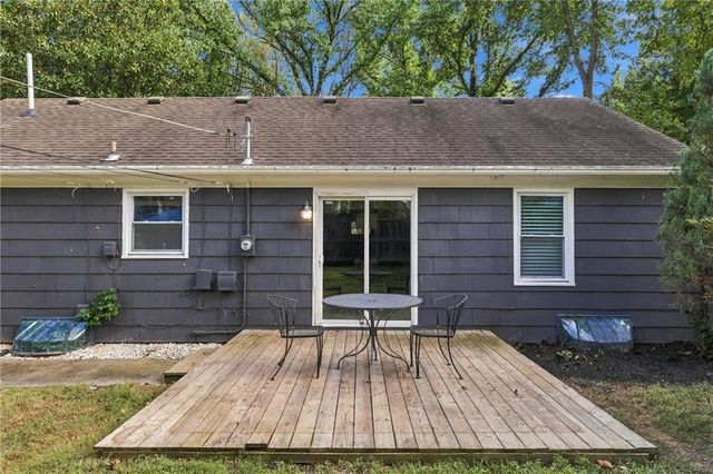 210 E Winthrope Road, Kansas City, MO 64113