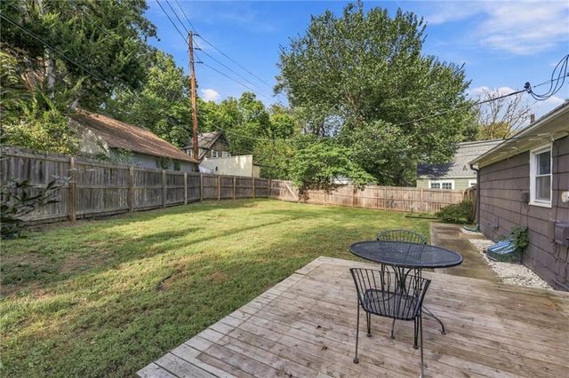 210 E Winthrope Road, Kansas City, MO 64113