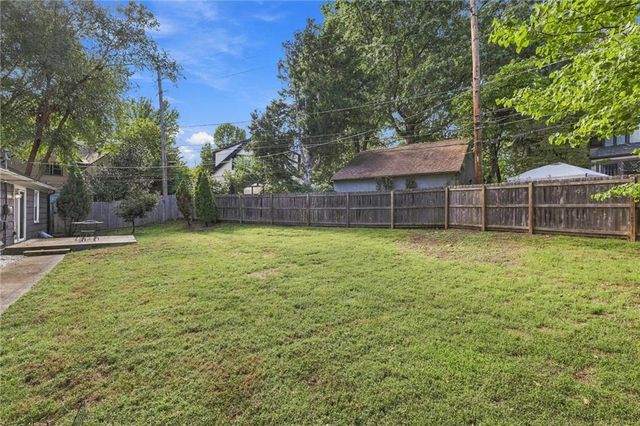 210 E Winthrope Road, Kansas City, MO 64113