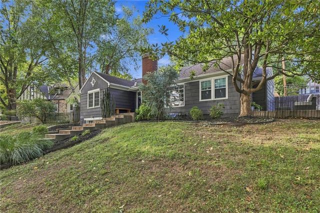 210 E Winthrope Road, Kansas City, MO 64113