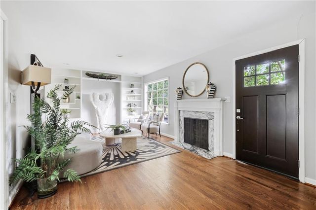 210 E Winthrope Road, Kansas City, MO 64113