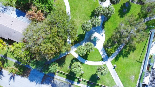 324 S Chillingworth Drive, West Palm Beach, FL 33409