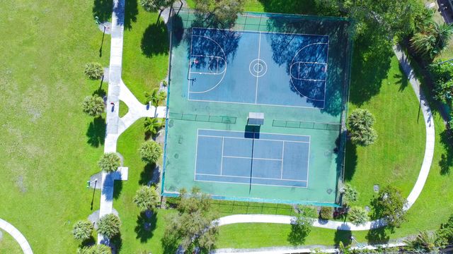 324 S Chillingworth Drive, West Palm Beach, FL 33409