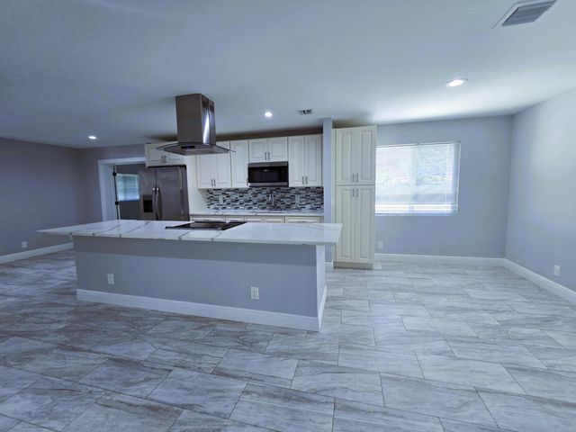 324 S Chillingworth Drive, West Palm Beach, FL 33409