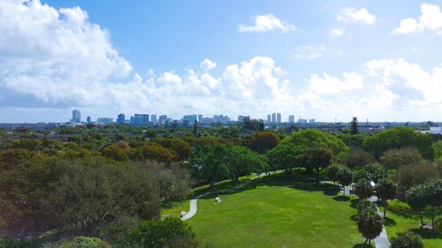 324 S Chillingworth Drive, West Palm Beach, FL 33409