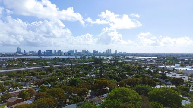 324 S Chillingworth Drive, West Palm Beach, FL 33409