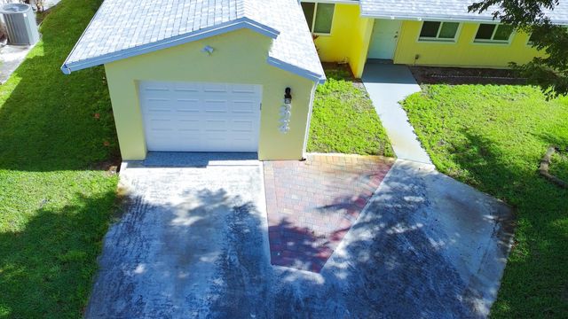 324 S Chillingworth Drive, West Palm Beach, FL 33409