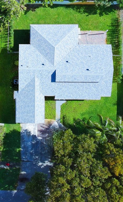 324 S Chillingworth Drive, West Palm Beach, FL 33409