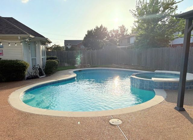 205 Kenosha Lane, Arlington, TX 76002
