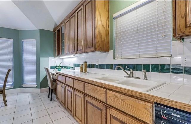 205 Kenosha Lane, Arlington, TX 76002