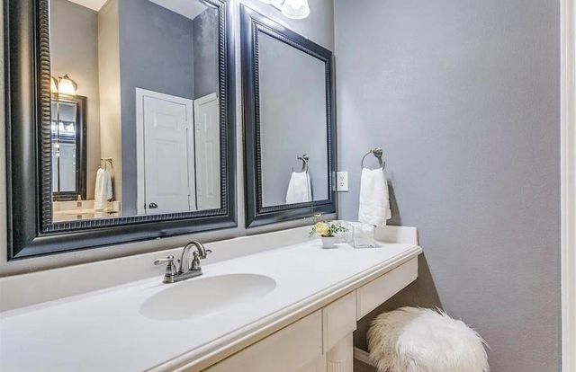 205 Kenosha Lane, Arlington, TX 76002