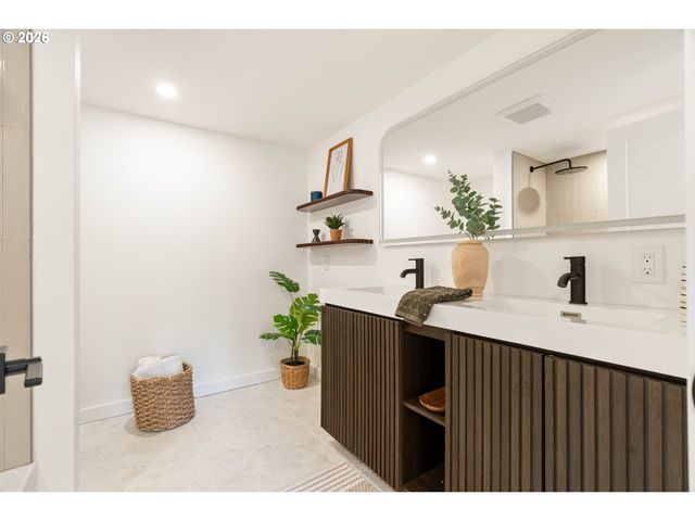 135 Nw 90TH Ave, Portland, OR 97229