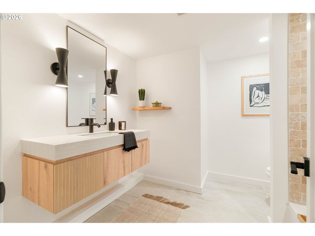 135 Nw 90TH Ave, Portland, OR 97229
