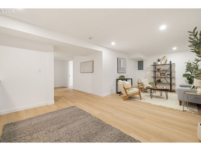 135 Nw 90TH Ave, Portland, OR 97229