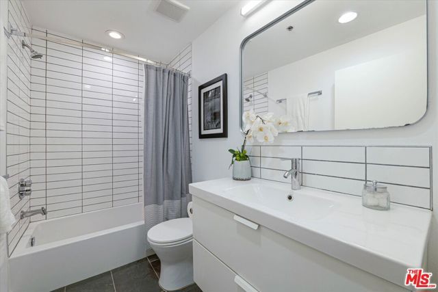1401 S Bentley Avenue 202, Los Angeles, CA 90025