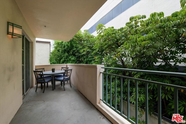 1401 S Bentley Avenue 202, Los Angeles, CA 90025