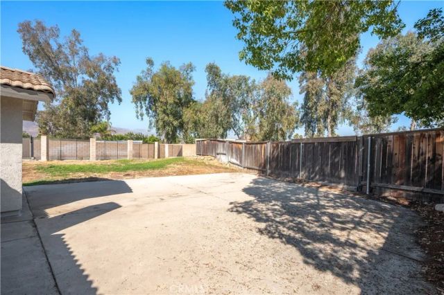 27394 Rustic Lane, Highland, CA 92346