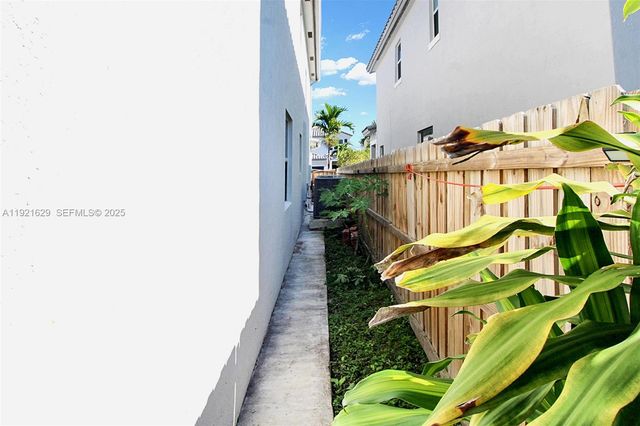 1382 SE 26th Rd, Homestead, FL 33035