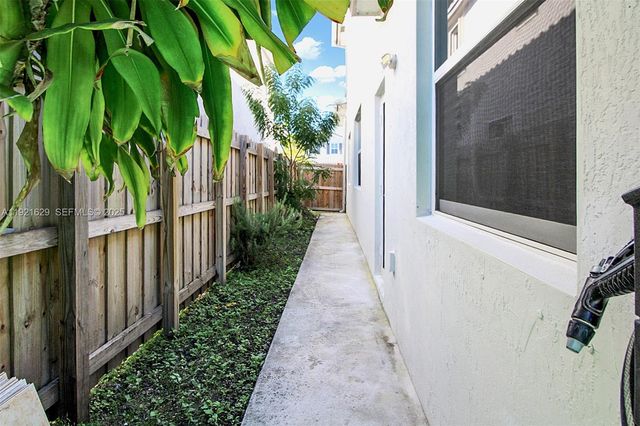 1382 SE 26th Rd, Homestead, FL 33035