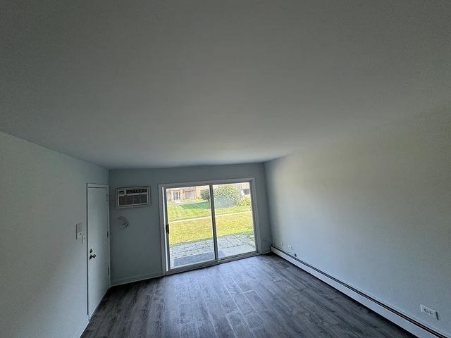 90 OLESEN Drive 101, Naperville, IL 60540