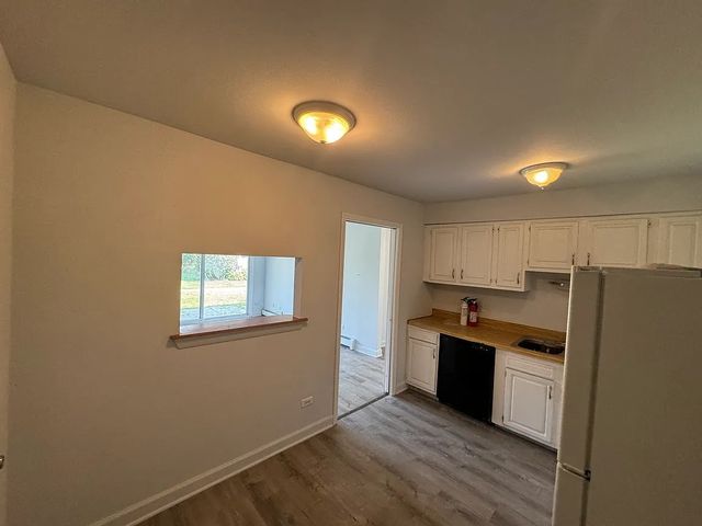 90 OLESEN Drive 101, Naperville, IL 60540