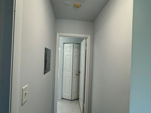 90 OLESEN Drive 101, Naperville, IL 60540