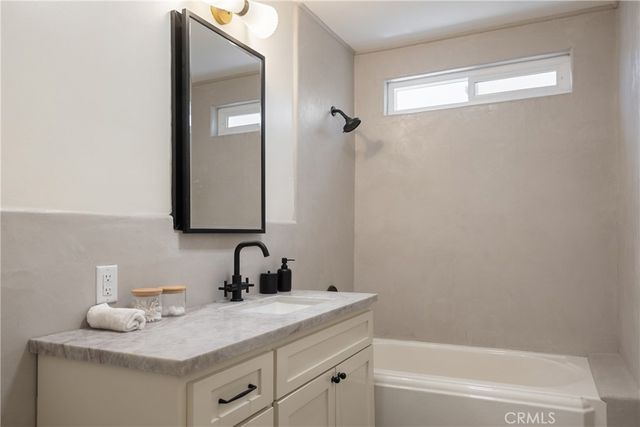 2014 W 84th Street, Los Angeles, CA 90047