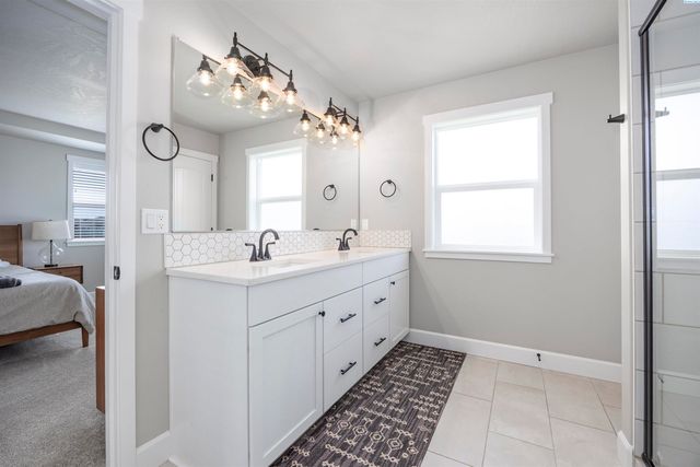 7037 W 35th Ave, Kennewick, WA 99338