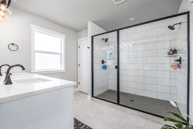 7037 W 35th Ave, Kennewick, WA 99338
