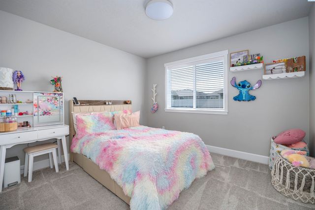 7037 W 35th Ave, Kennewick, WA 99338