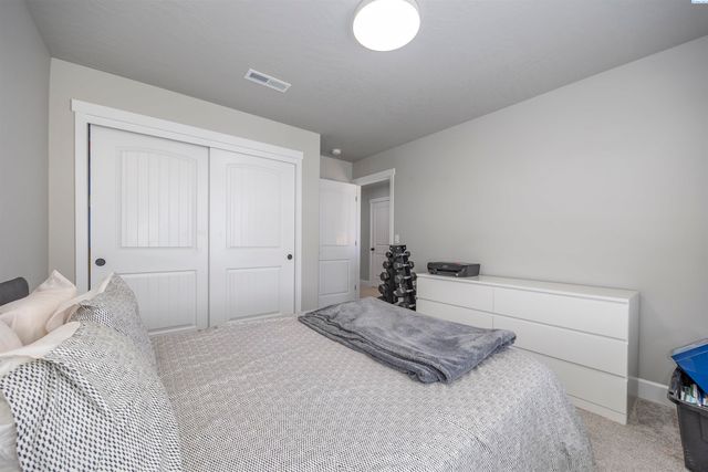 7037 W 35th Ave, Kennewick, WA 99338
