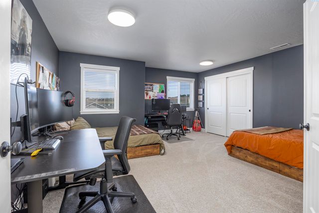 7037 W 35th Ave, Kennewick, WA 99338