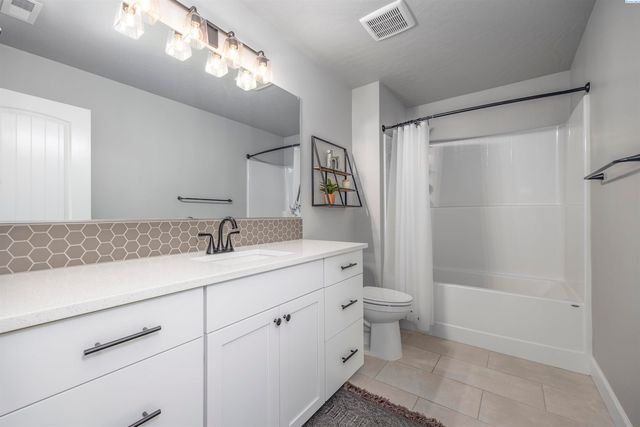 7037 W 35th Ave, Kennewick, WA 99338