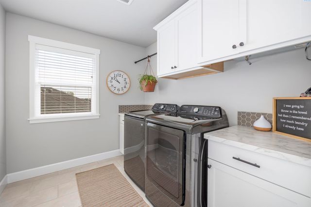 7037 W 35th Ave, Kennewick, WA 99338