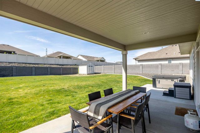 7037 W 35th Ave, Kennewick, WA 99338