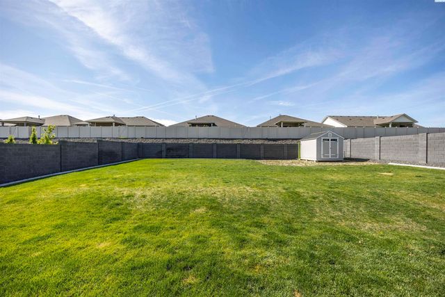 7037 W 35th Ave, Kennewick, WA 99338