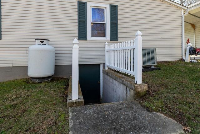 115 OLD HERMITAGE RD, Waynesboro, VA 22980