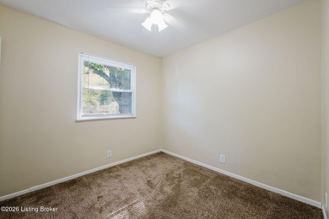 8805 Maplecreek Dr, Louisville, KY 40219