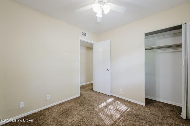 8805 Maplecreek Dr, Louisville, KY 40219