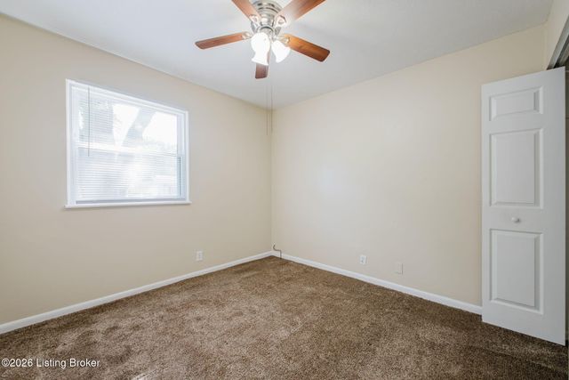 8805 Maplecreek Dr, Louisville, KY 40219