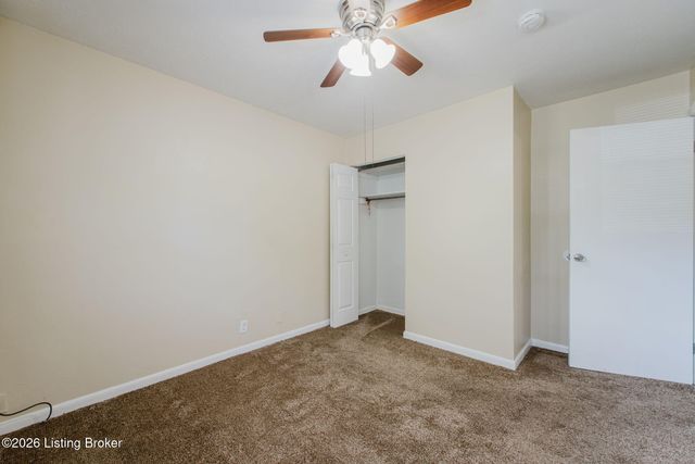 8805 Maplecreek Dr, Louisville, KY 40219