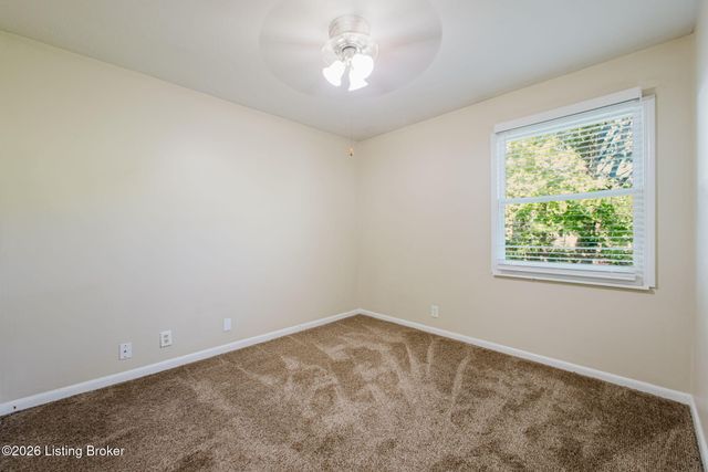 8805 Maplecreek Dr, Louisville, KY 40219